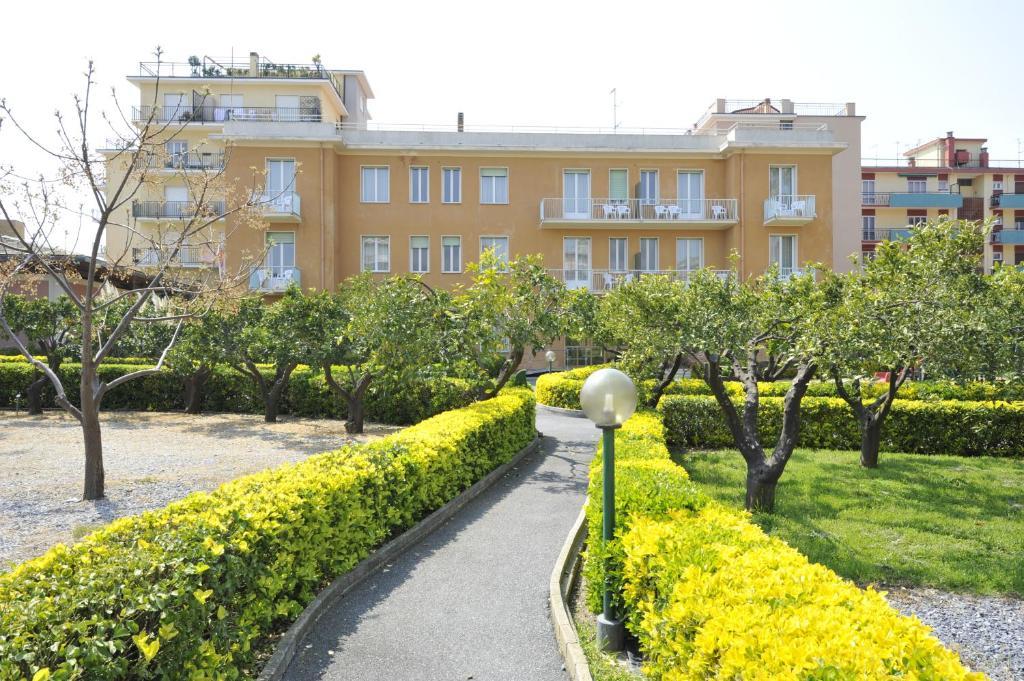 Hotel Villa San Giuseppe San Bartolomeo Al Mare Exterior photo