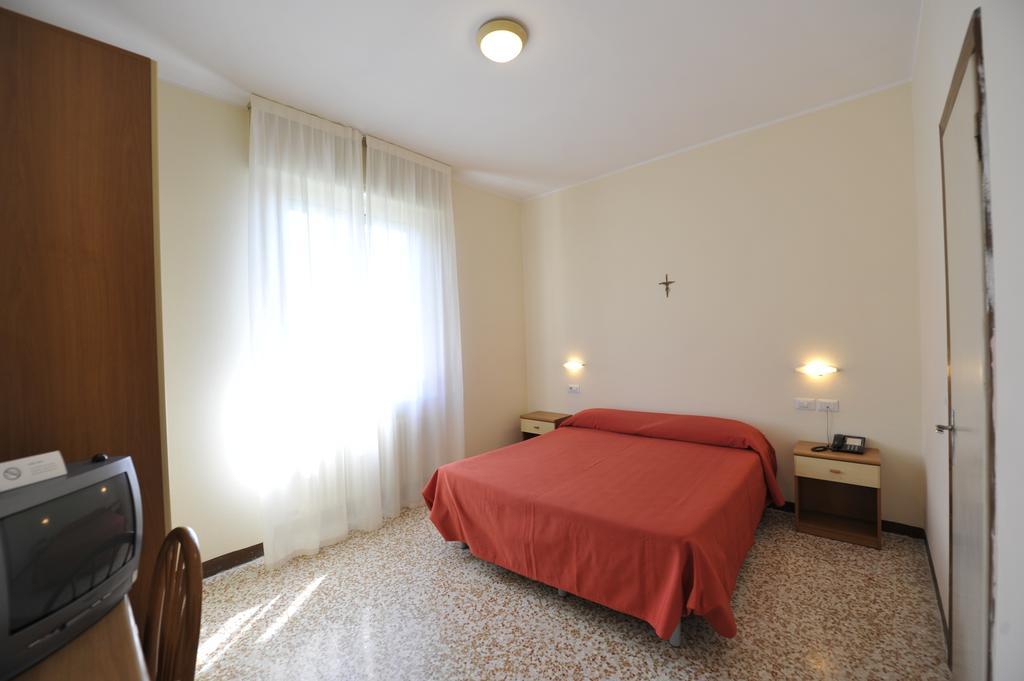 Hotel Villa San Giuseppe San Bartolomeo Al Mare Exterior photo
